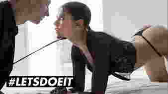 Valódi pár intenzív fetis kötözéses szex és vibrátoros orgazmus nagy segggel és szexi fehérneműben