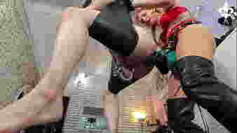 Domináns nő seahorse peggelése, intenzív anális játszadozás és rabszolga megalázás