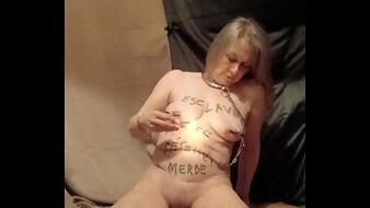 Rabszolganő kényeztetése gyertyaviasz, játékok és megalázás otthon