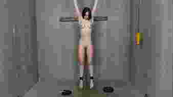 Kötözve lógó szadomazo kaland