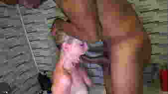 Fuldokló szőke csaj imádja a nagy fekete farkat