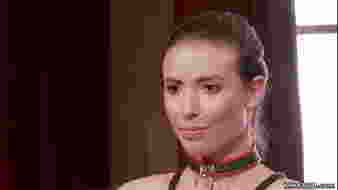 Kemény analis rabszolgabdsm parti, kötözve és kínzva, nagy farokkal tömve, csoportos alárendelés