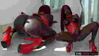 Alázatos fekete nőt keményen megdug és uralkodik fehér fasz